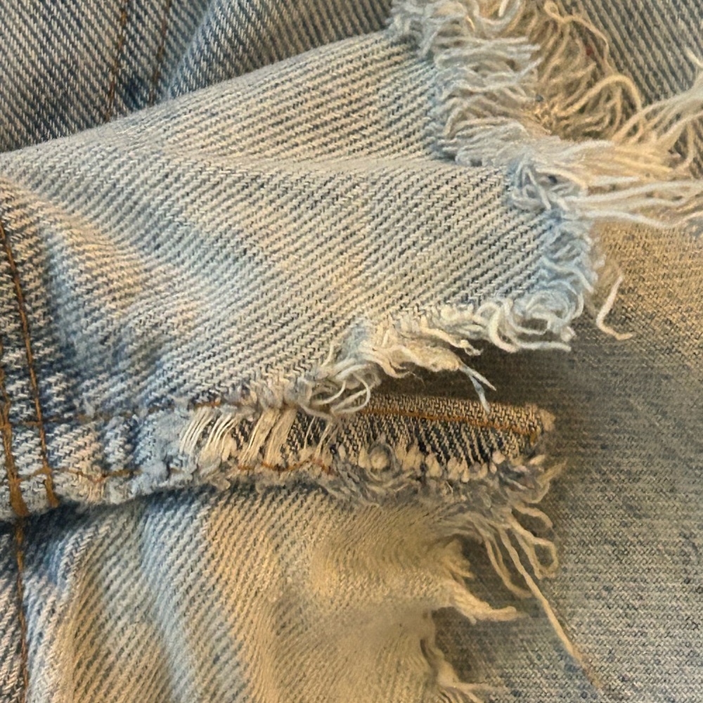Authentic vintage Levi shorts - Picture 10 of 10